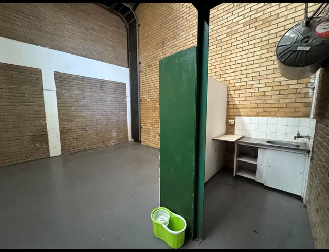 183M² WAREHOUSE TO LET IN ROBERTVILLE